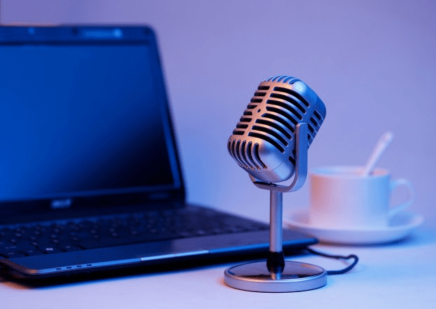 Perbedaan Radio dan Podcast