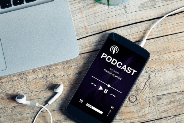 Perbedaan Radio dan Podcast